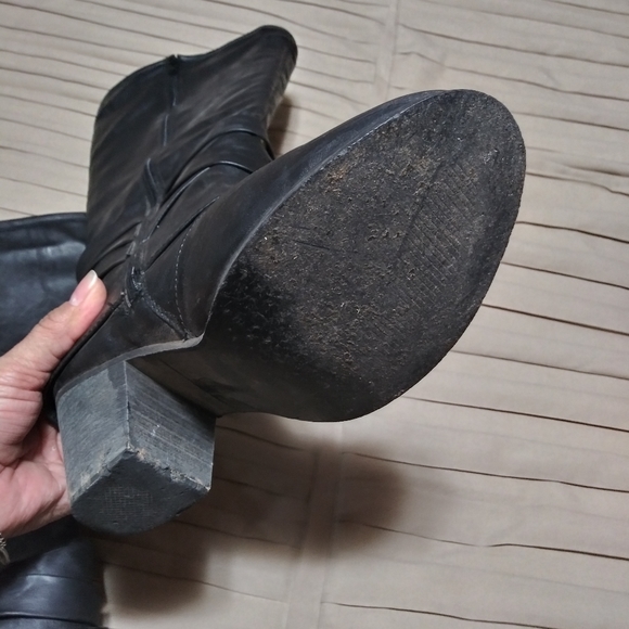 Boots - Picture 3 of 3